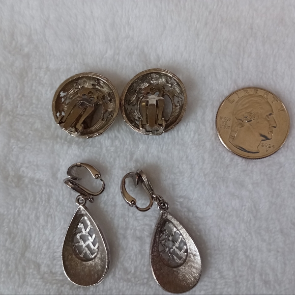 2 Pair Clip on Earrings Silver Tone - Picture 3 of 4